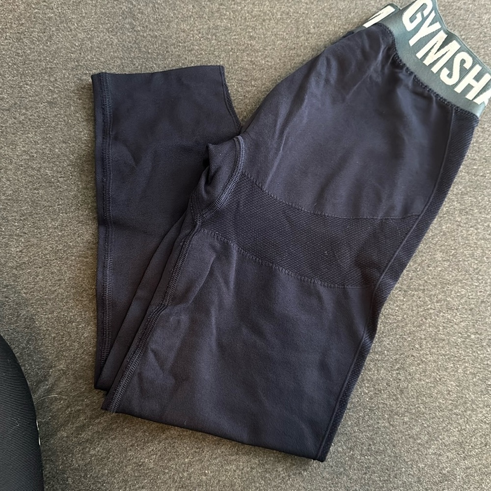 Gym shark crop leggings